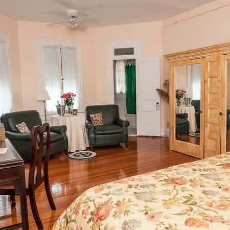 Cedars & Beeches Bed & Breakfast ลองแบรนช์ ภายนอก รูปภาพ